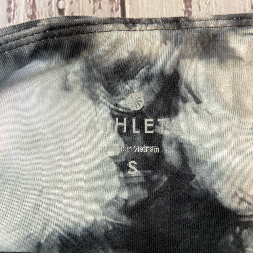 Athleta Chaturanga Gray Floral Leggings. Size Small EUC. - Picture 3 of 10